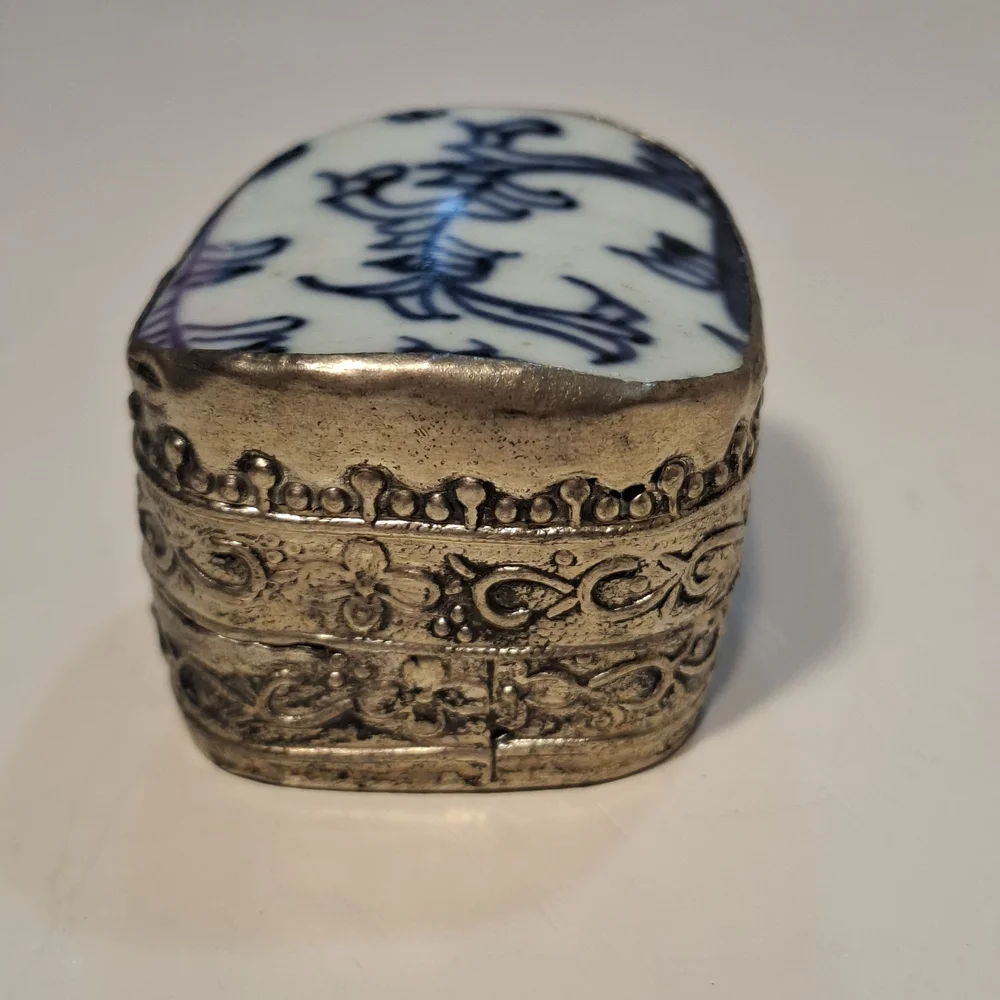💙🍽🤍Antique Blue & White Porcelain Shard Chinese Silver Trinket Box